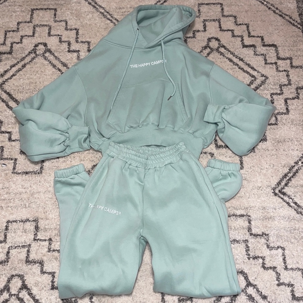 The Happy Camp3r Sweat Set